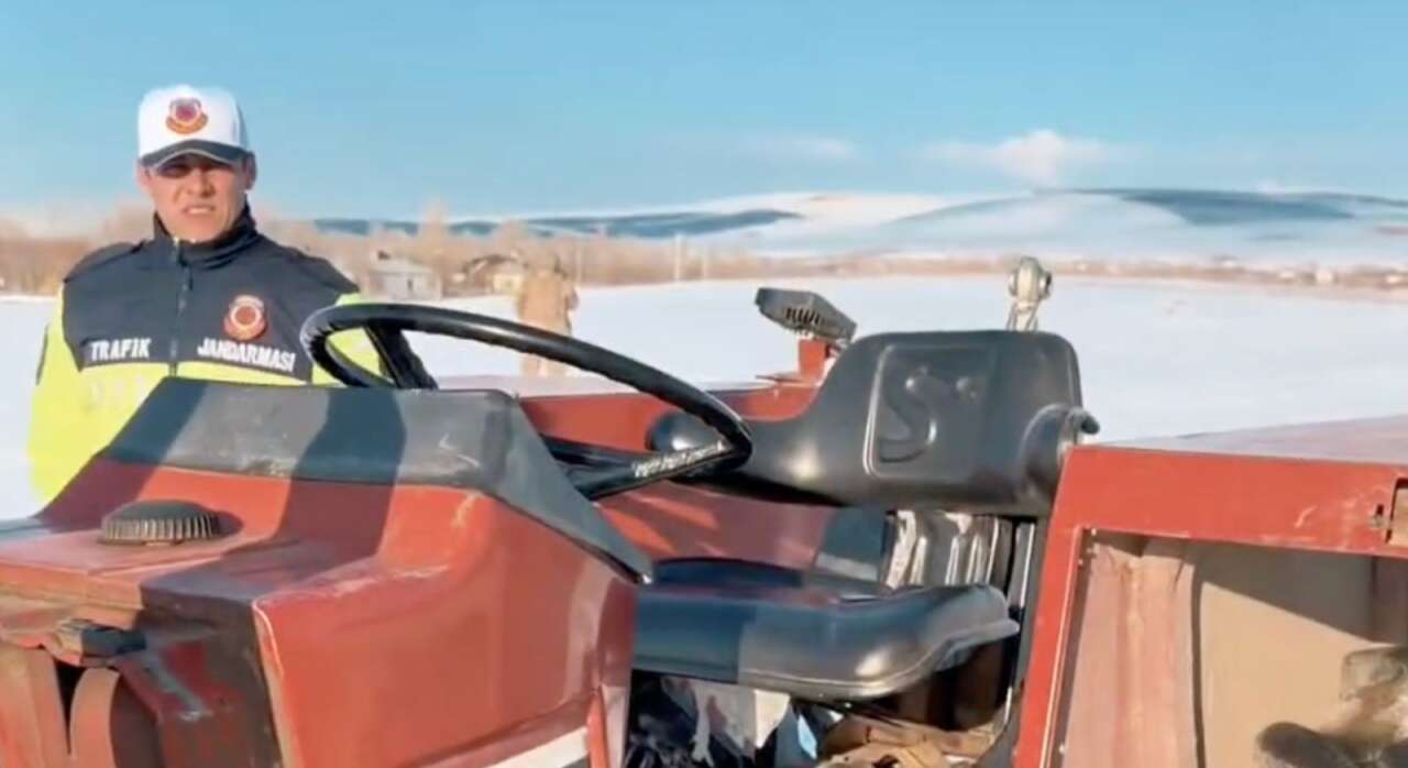 Muğla'da Yaşlı Adam Çeyrek Asır Sonra Çalınan Traktörüne Kavuştu 9